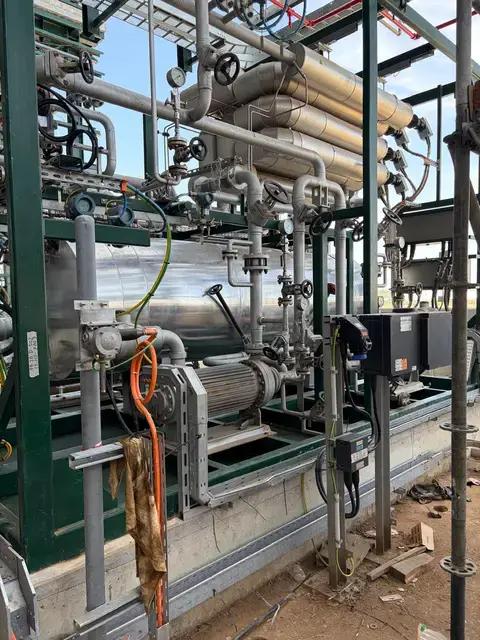 Equipamento e tubagens isoladas