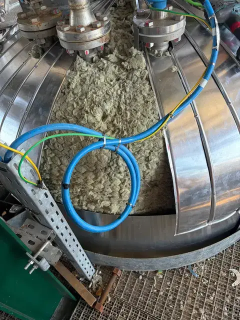 Isolamento em estrutura industrial